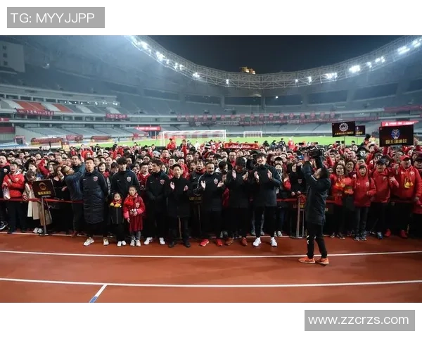 上海足球队运营革新探索:从管理模式到球迷互动的全方位升级 上海足球队运营革新探索:从管理模式到球迷互动的全方位升级